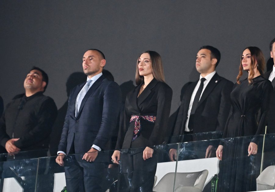 Prezident ailəsi ilə FIFA U-15 dünya çempionatının açılış mərasimini izlədi - YENİLƏNİB - FOTOLAR - foto 4