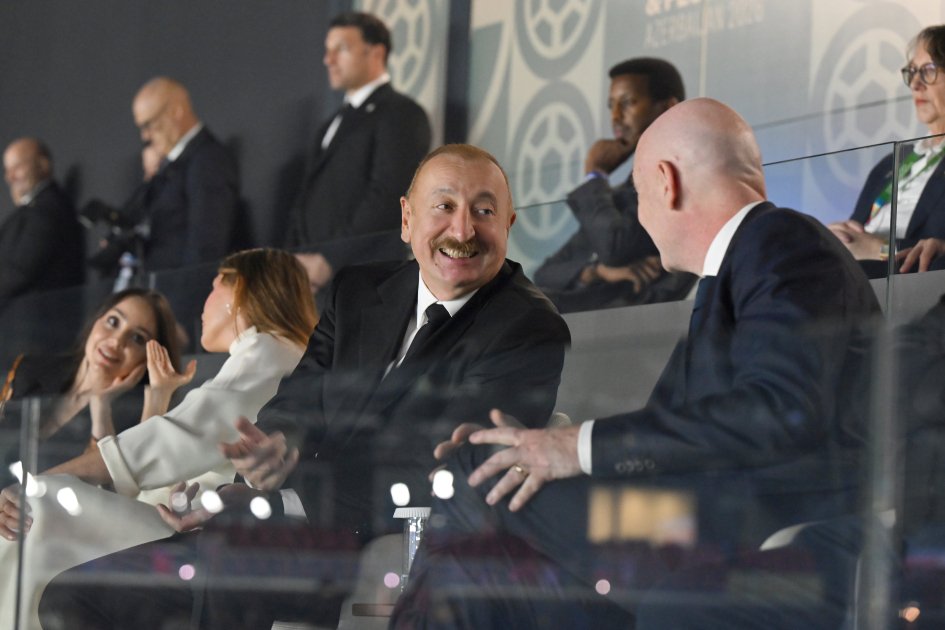 Prezident ailəsi ilə FIFA U-15 dünya çempionatının açılış mərasimini izlədi - YENİLƏNİB - FOTOLAR - foto 1