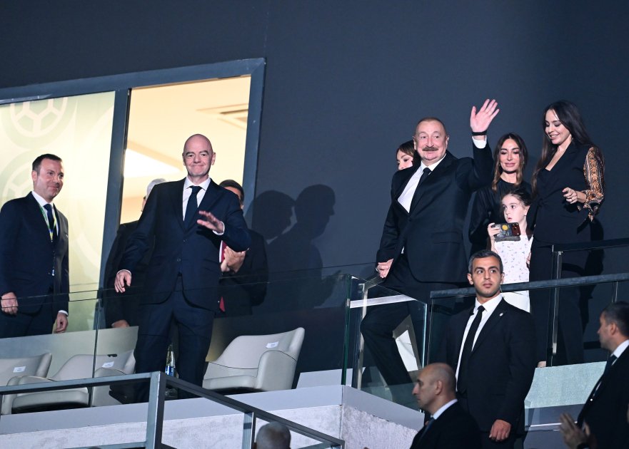 Prezident ailəsi ilə FIFA U-15 dünya çempionatının açılış mərasimini izlədi - YENİLƏNİB - FOTOLAR - foto 7