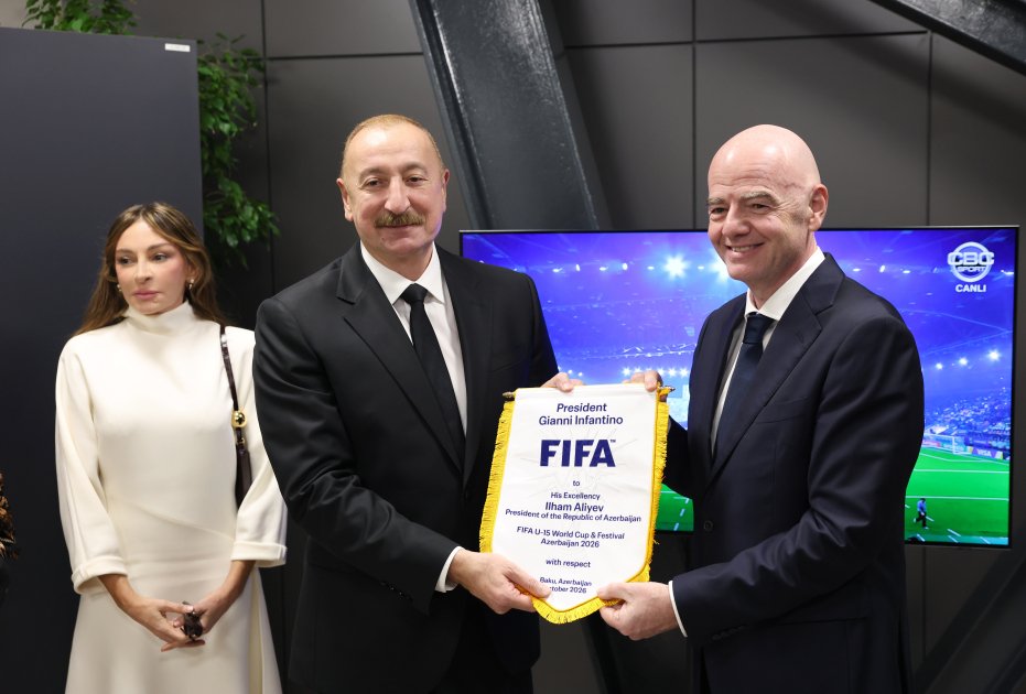 Prezident ailəsi ilə FIFA U-15 dünya çempionatının açılış mərasimini izlədi - YENİLƏNİB - FOTOLAR - foto 12