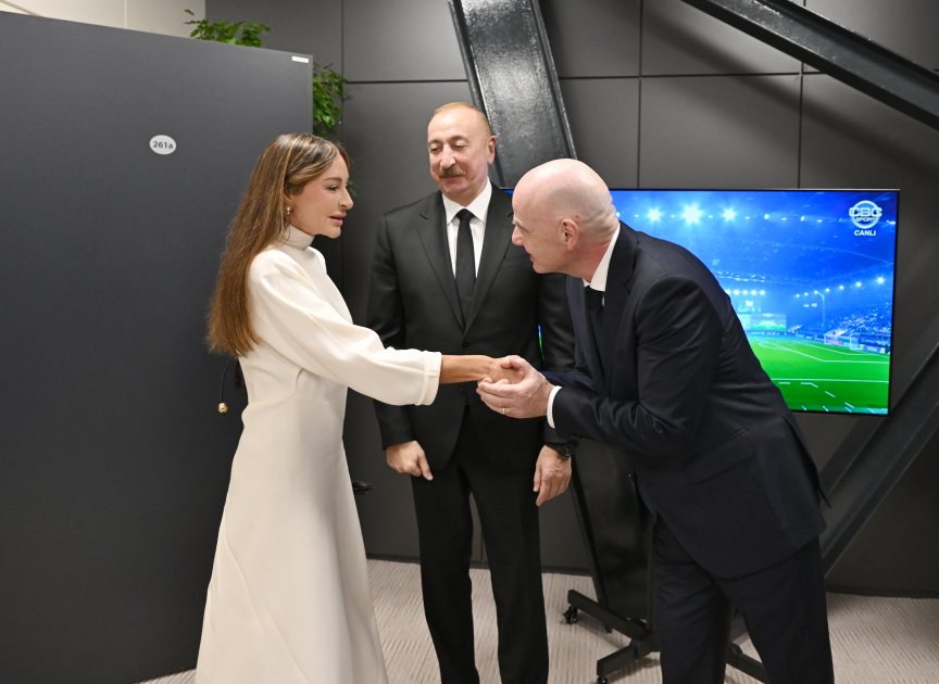 Prezident ailəsi ilə FIFA U-15 dünya çempionatının açılış mərasimini izlədi - YENİLƏNİB - FOTOLAR - foto 13