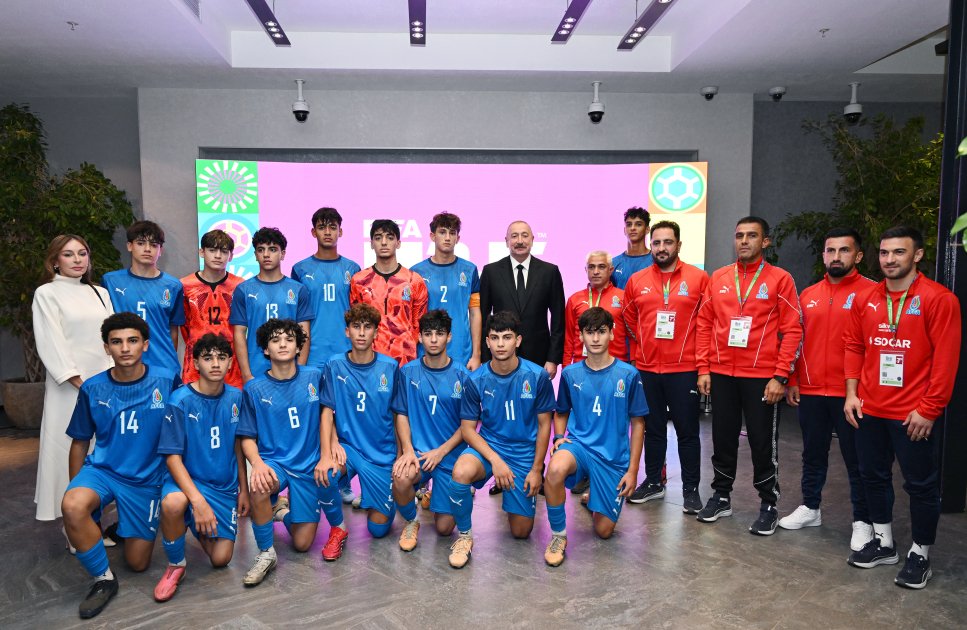 Prezident ailəsi ilə FIFA U-15 dünya çempionatının açılış mərasimini izlədi - YENİLƏNİB - FOTOLAR - foto 19