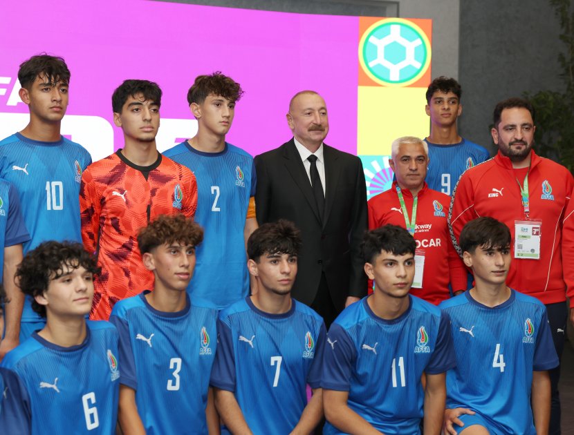 Prezident ailəsi ilə FIFA U-15 dünya çempionatının açılış mərasimini izlədi - YENİLƏNİB - FOTOLAR - foto 16