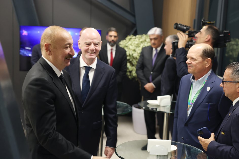 Prezident ailəsi ilə FIFA U-15 dünya çempionatının açılış mərasimini izlədi - YENİLƏNİB - FOTOLAR - foto 9