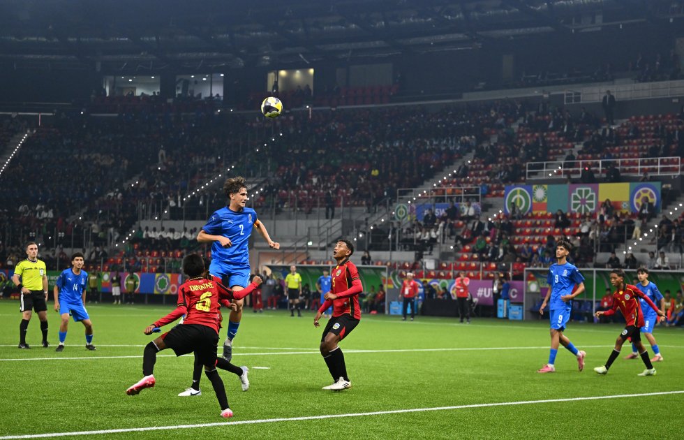 Prezident ailəsi ilə FIFA U-15 dünya çempionatının açılış mərasimini izlədi - YENİLƏNİB - FOTOLAR - foto 23