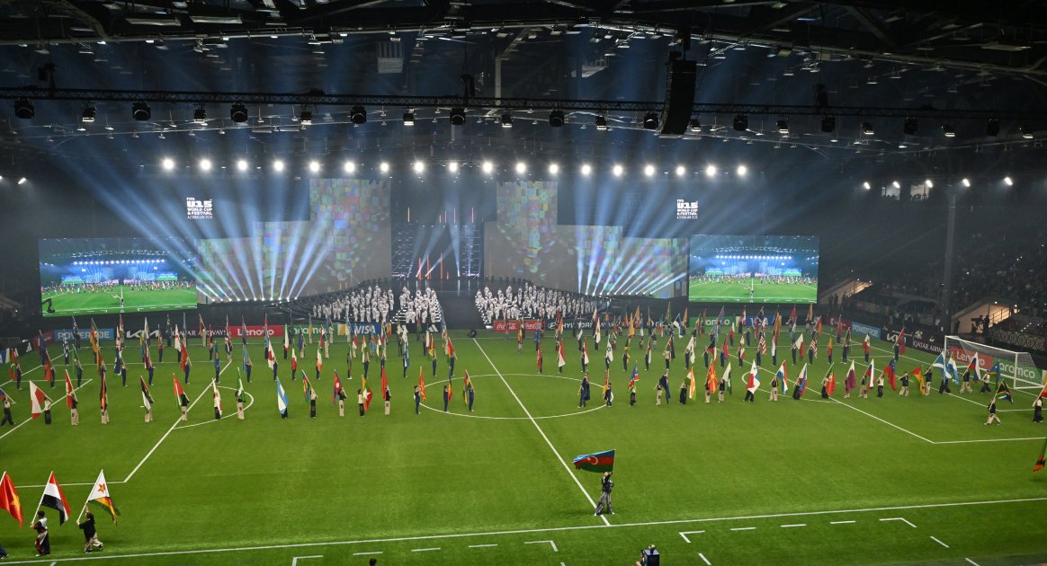 Prezident ailəsi ilə FIFA U-15 dünya çempionatının açılış mərasimini izlədi - YENİLƏNİB - FOTOLAR - foto 21