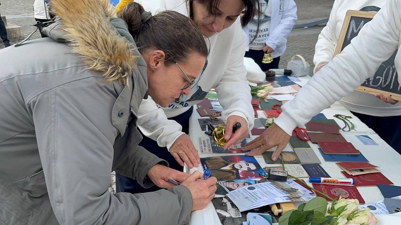 Azərbaycanlı itkin ailələri Brüsseldə silsilə dinc aksiyalar keçirdi - FOTO - foto 8