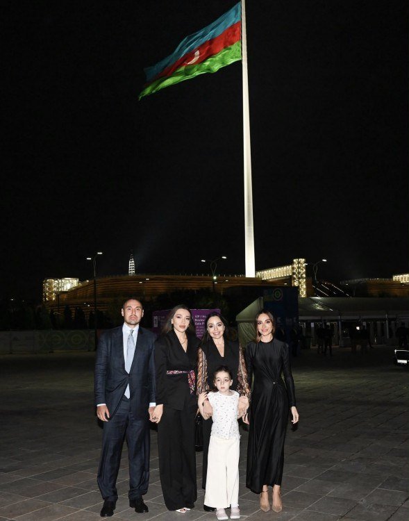 Arzu Əliyeva ailə FOTOSUNU paylaşdı - foto 1