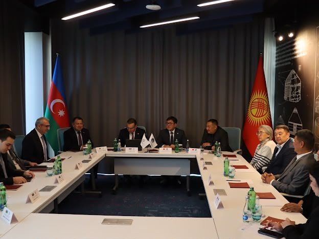 Azərbaycan və Qırğızıstan həmkarlar ittifaqları arasında əlaqələr genişlənir - FOTO - foto 2
