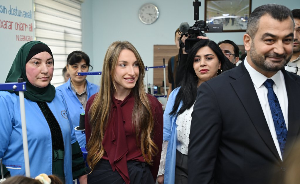 Leyla Əliyeva Şamaxıda sosial tikiş müəssisəsinin fəaliyyəti ilə tanış oldu - FOTO - foto 5
