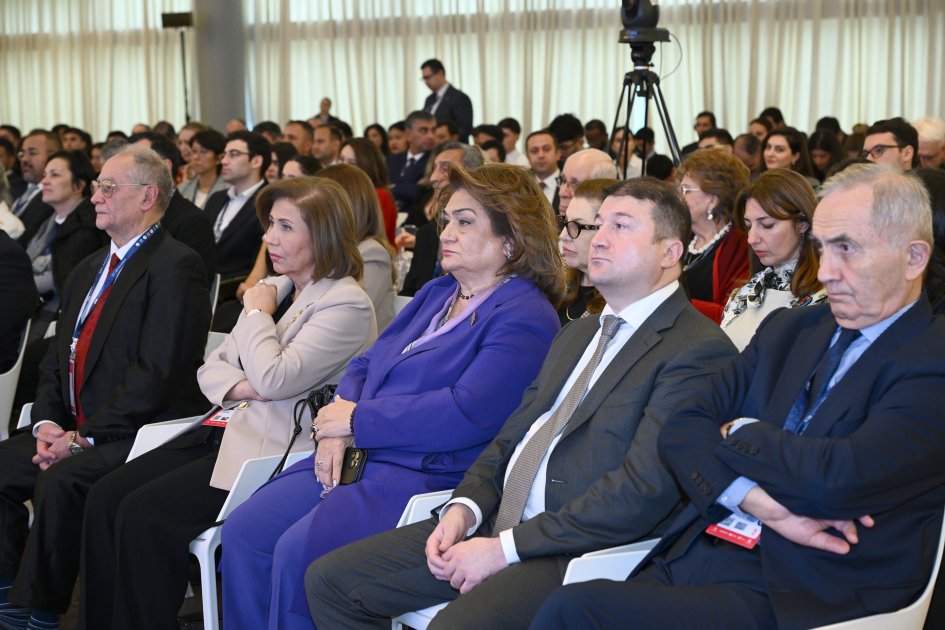 ICESCO-nun “Sülh kitabı”nın Azərbaycana həsr edilən III nəşrinin təqdimatı olub - FOTO - foto 9