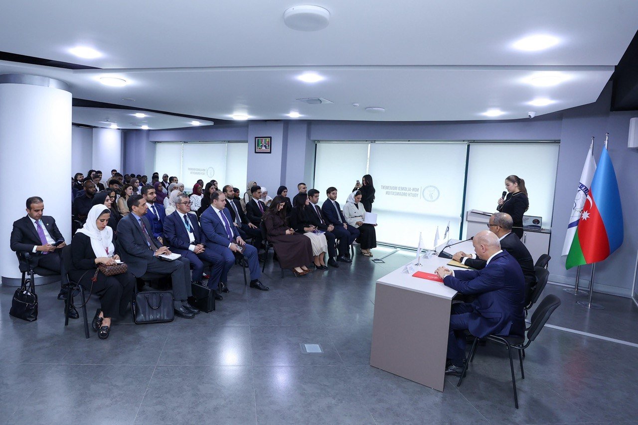 İƏT-in Baş katibi Bakıda təhsil alan xarici tələbələrlə görüşüb – FOTO - foto 5