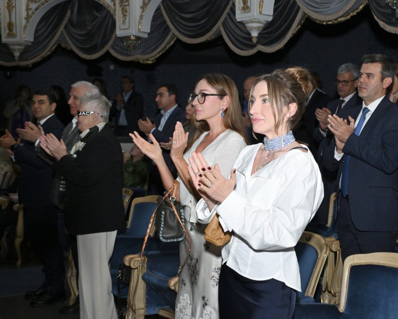Mehriban Əliyeva "Qağayı” tamaşasının təqdimatında iştirak etdi - FOTO - foto 5