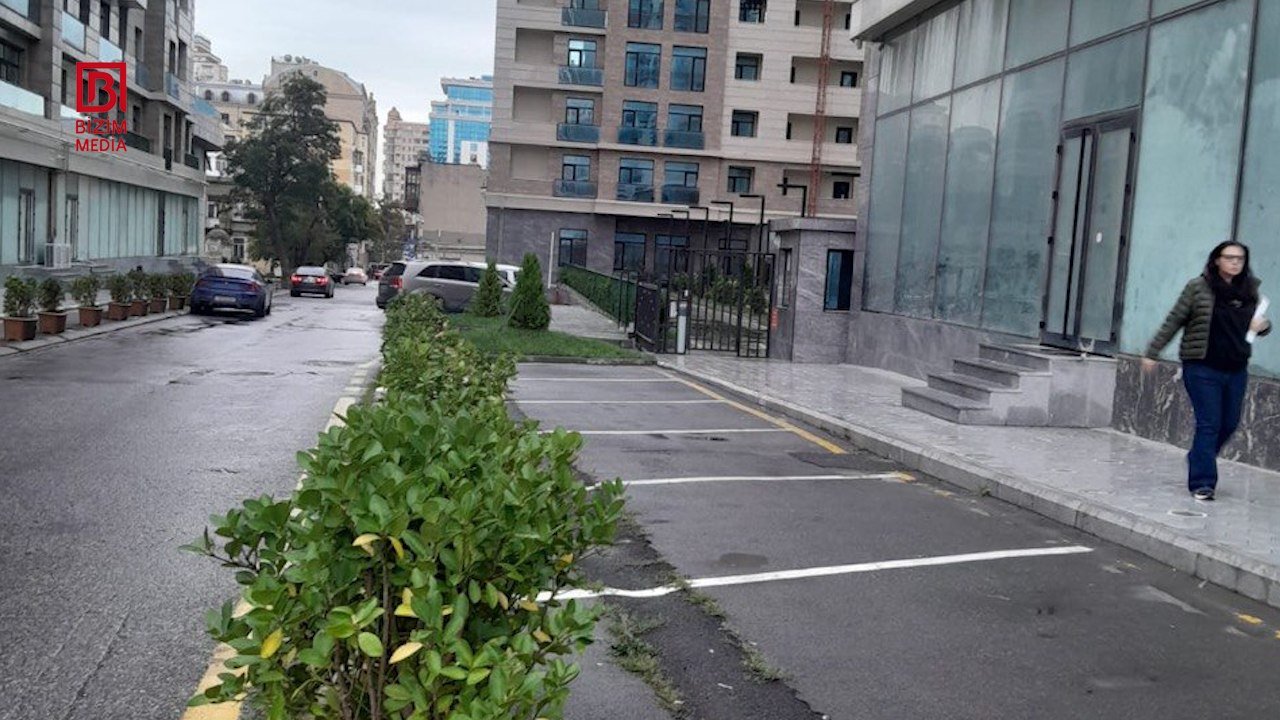 Zəbt olunan səkilər - İctimai mülkiyyət necə “şəxsi mal”a çevrilir? – Foto - foto 1