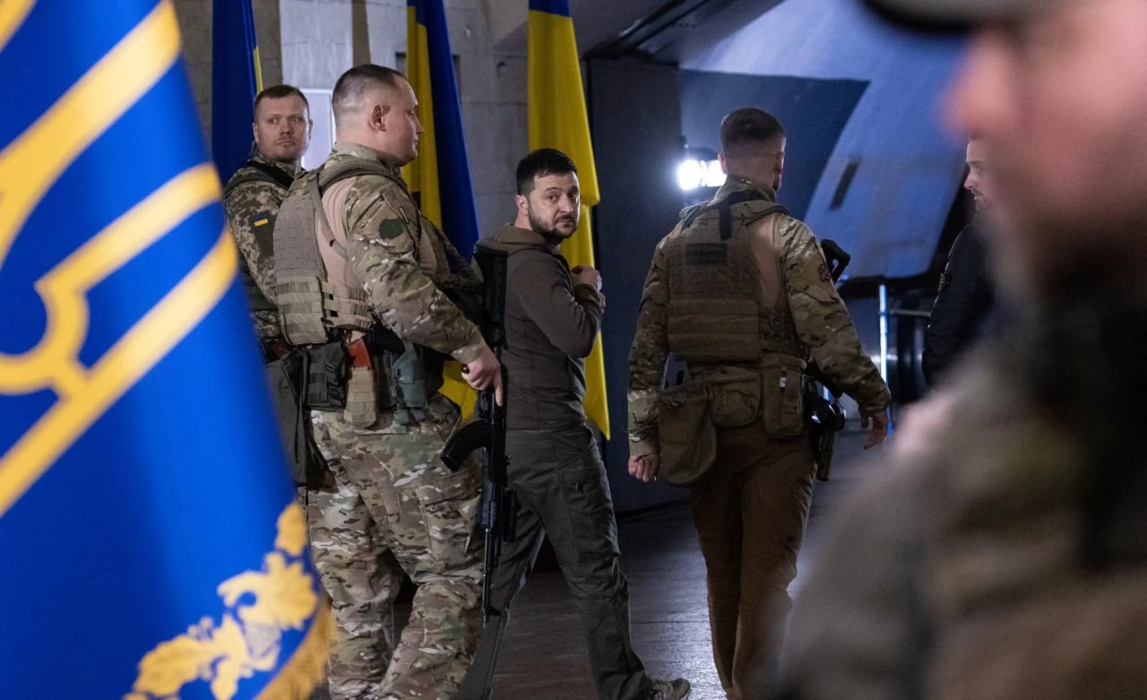 Zelenskini bu ölkənin kəşfiyyatı qoruyur - foto 3