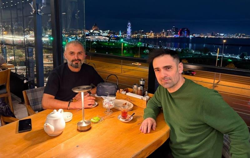 Erməni rəqqas Bakıya gəldi: "Qardaşım və bacım burada yaşayır" - Foto - foto 1