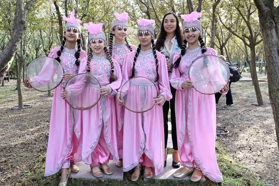 Leyla Əliyeva ADA Məktəbinin xeyriyyə məqsədli Payız festivalında - Foto - foto 8