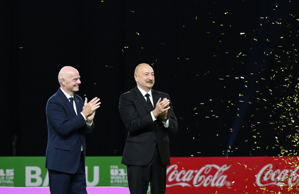 Prezident U-15 dünya çempionatının qaliblərinə kuboku təqdim etdi - Foto -Video - foto 17