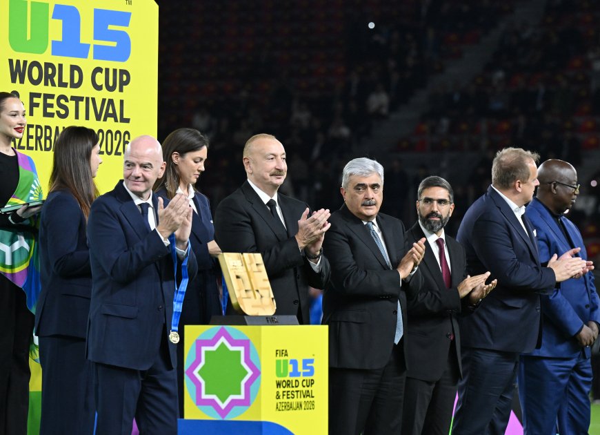 Prezident U-15 dünya çempionatının qaliblərinə kuboku təqdim etdi - Foto -Video - foto 10