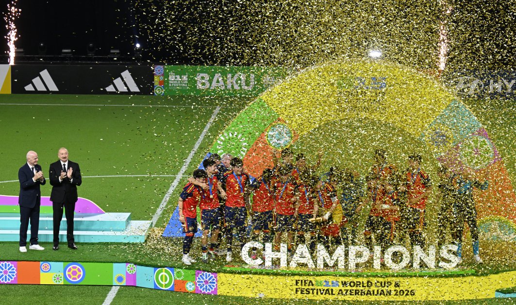 Prezident U-15 dünya çempionatının qaliblərinə kuboku təqdim etdi - Foto -Video - foto 14