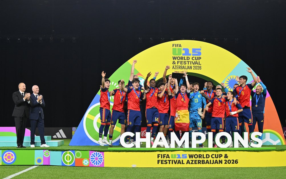 Prezident U-15 dünya çempionatının qaliblərinə kuboku təqdim etdi - Foto -Video - foto 16