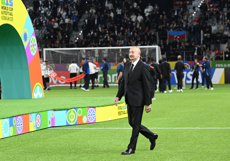 Prezident U-15 dünya çempionatının qaliblərinə kuboku təqdim etdi - Foto -Video - foto 1