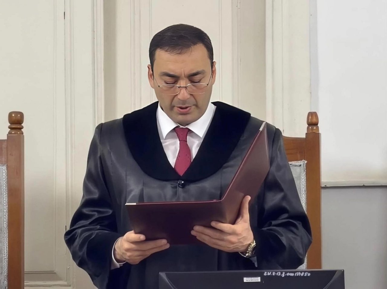 Beynəlxalq axtarışla tutulan gömrükçü həbsdən buraxıldı - Bunları etiraf etdi - foto 1