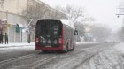 “BakuBus”un avtobusu qarda sürüşərək yolun kənarına düşdü - VİDEO