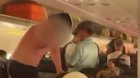 Təyyarədə qorxulu anlar: Rusiyalı sərnişin soyunub... - VİDEO