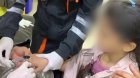 Barmağında üzük sıxılı qaldı: Belə xilas olundu - VİDEO