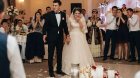 Toyda bəy əsəbləşərək tortu yerə çırpdı &ndash; VİDEO