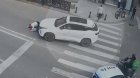 Bakıda maşın ana və uşağın üstündən keçdi - VİDEO