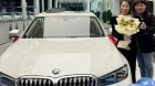 Çində restoran sahibi işçilərinə BMW hədiyyə etdi