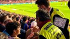 &ldquo;Real&rdquo; azarkeşi &ldquo;Barselona&rdquo;nın stadionundan QOVULDU