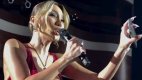 Röya konsertində tamaşaçını təpiklədi - ANBAAN VİDEO