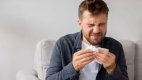 Asqırarkən qığırdağını SINDIRDI, xəstəxanalıq oldu