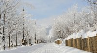 Gədəbəydə qar yollarda çətinlik yaratdı - Yolun bir hissəsi hərəkətə bağlandı - FOTO