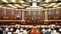 Deputatlar yenidən tətilə çıxdılar
