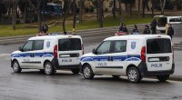 Polis postunda saxlanılan avtomobildə axtarış aparıldı