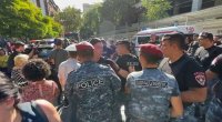 İtkin düşən hərbçilərin valideynləri etiraz ETDİ - HƏBSLƏR BAŞLADI - VİDEO