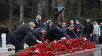 Xalq Heydər Əliyevin məzarını ziyarət edir - FOTO