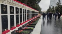 Şəhidlər Xiyabanına ümumxalq ziyarəti başladı – FOTO