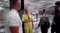 Rusiyalı balerina hava limanında polislərlə dava etdi - VİDEO