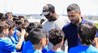Əfsanəvi futbolçu Bakıda futbol məktəbinin qonağı oldu - FOTO