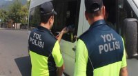 Qaxda yol polisi sürücü və sərnişinlərə kömək etdi – FOTO