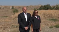 Füzulidə Prezidentin korteji dayandı - Şəhidlərin xatirəsi bir dəqiqəlik sükutla yad edildi - VİDEO