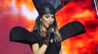 Hande Yenerdən İran qadınlarına DƏSTƏK: Saçlarını kəsdi - VİDEO