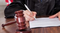 Rüşvətə görə tutulan dekanın məhkəməsi başlayır