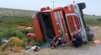 Kürdəmirdə TIR AŞDI: Yüklər yolun kənarına DAĞILDI – FOTO/VİDEO 
