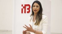 Fulya Öztürk Albert Aqarunovun məhv etdiyi tankı çəkmək üçün Bakıya GƏLDİ - FOTO 